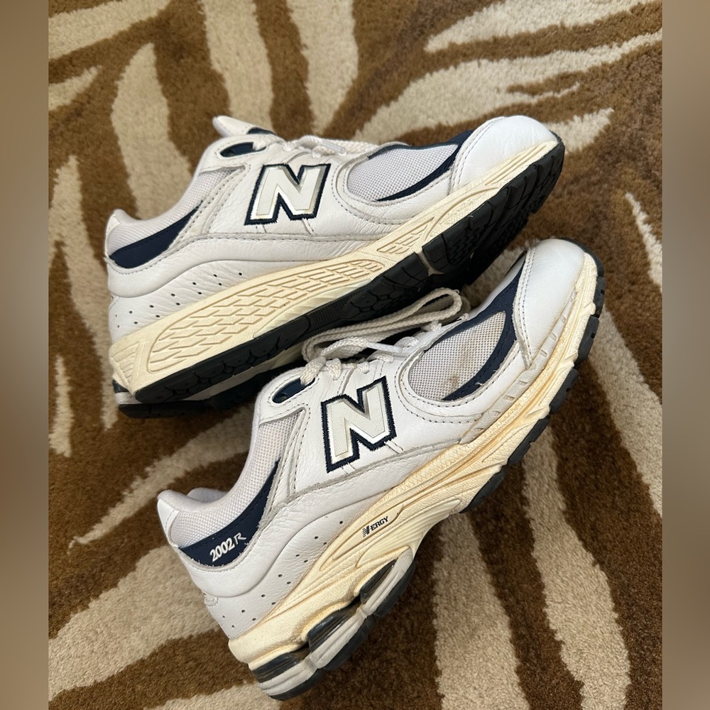 new balance 2002r sneakers size 5.5 mens